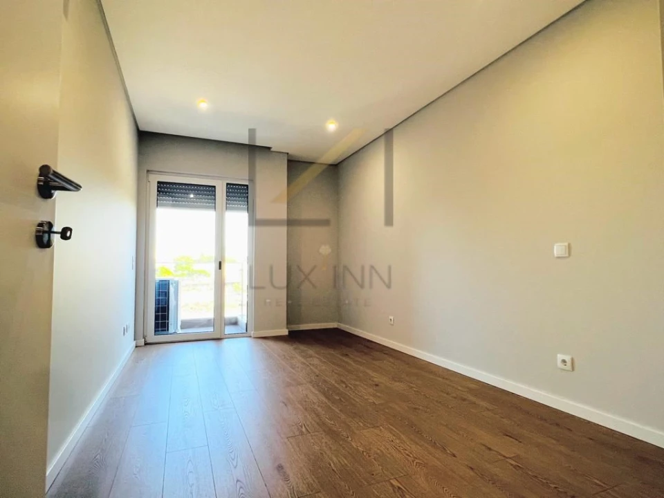 Apartamento T3 para Venda em Carcavelos e Parede Foto 17