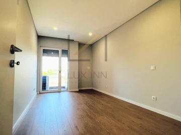 Apartamento T3 para Venda em Carcavelos e Parede