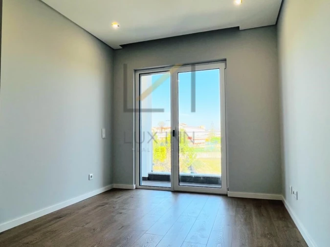 Apartamento T3 para Venda em Carcavelos e Parede Foto 13