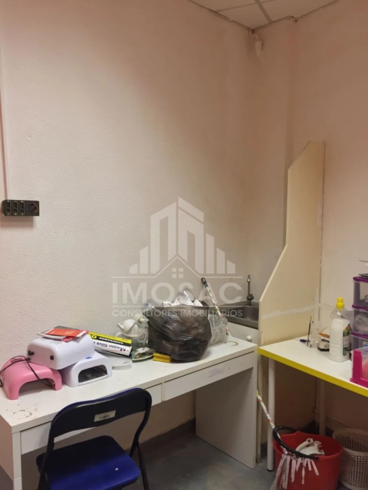 Loja para Venda em Santo António dos Cavaleiros e Frielas Foto 6