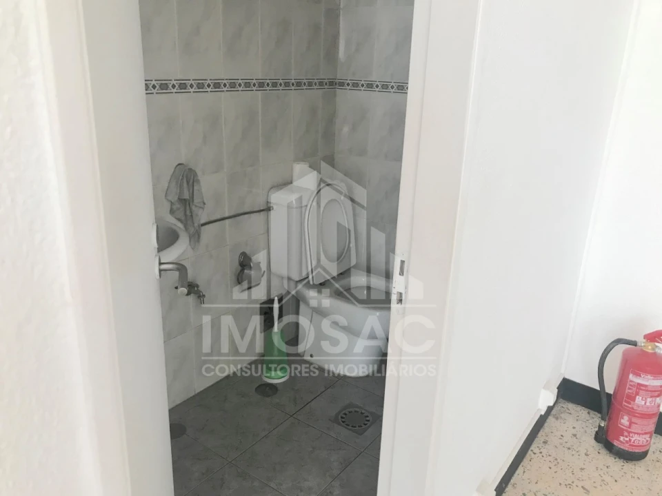 Armazém para Venda em Ramada e Caneças Foto 3