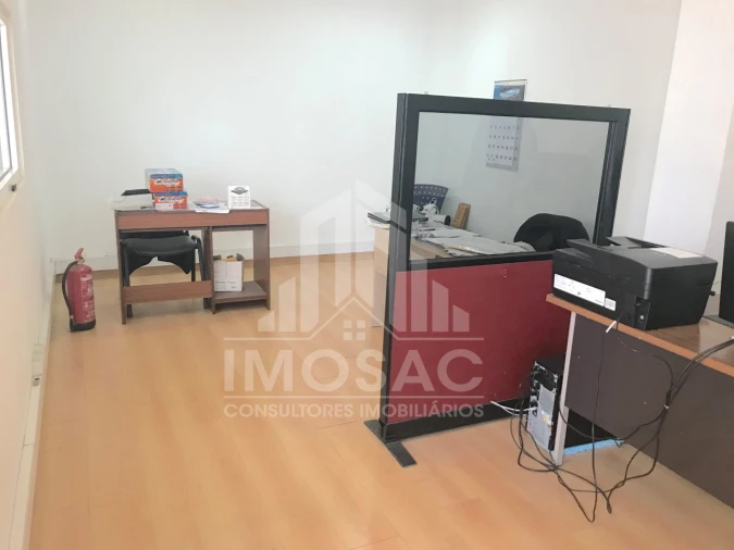 Armazém para Venda em Ramada e Caneças Foto 2