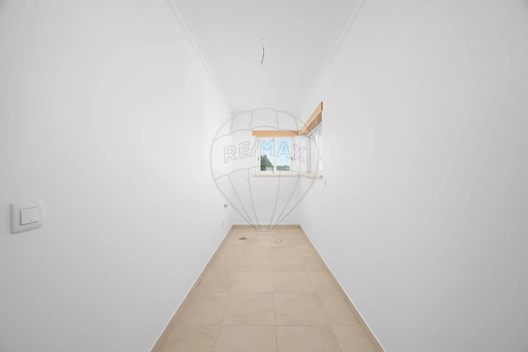 Moradia T4 para Venda em Miragaia e Marteleira Foto 28