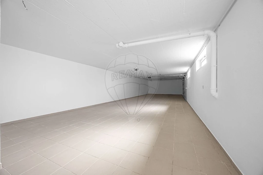 Moradia T4 para Venda em Miragaia e Marteleira Foto 26