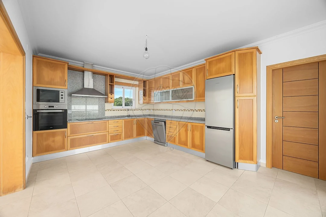 Moradia T4 para Venda em Miragaia e Marteleira Foto 14