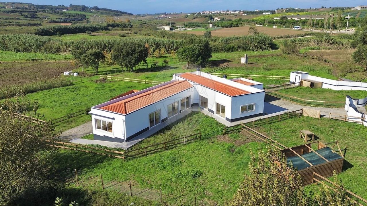 Moradia T4 para Venda em Miragaia e Marteleira Foto 2