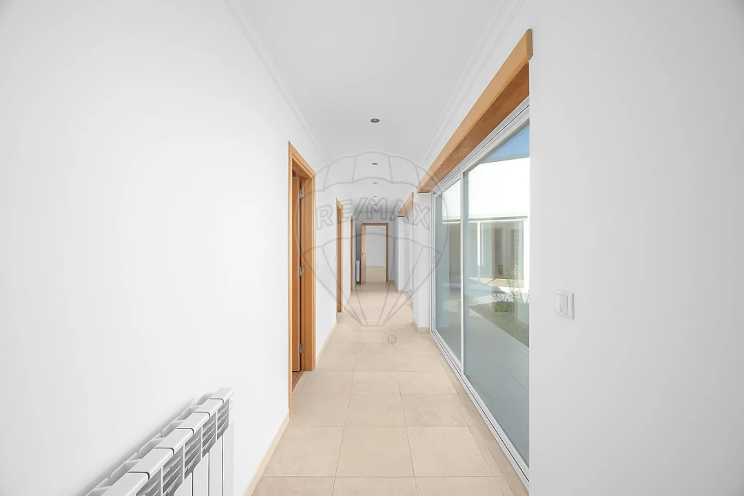 Moradia T4 para Venda em Miragaia e Marteleira Foto 15