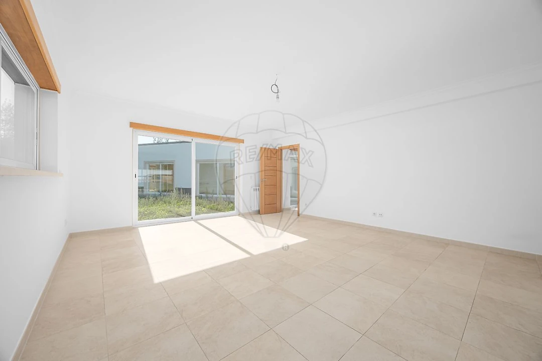 Moradia T4 para Venda em Miragaia e Marteleira Foto 13