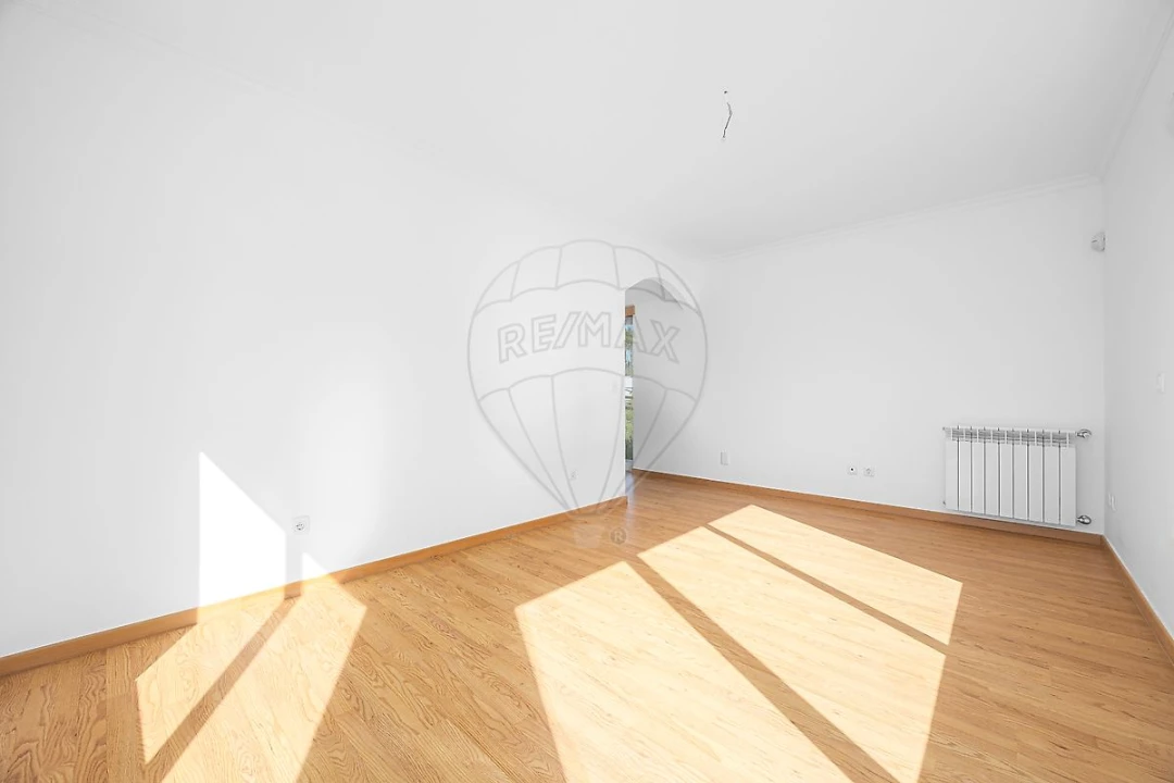 Moradia T4 para Venda em Miragaia e Marteleira Foto 17