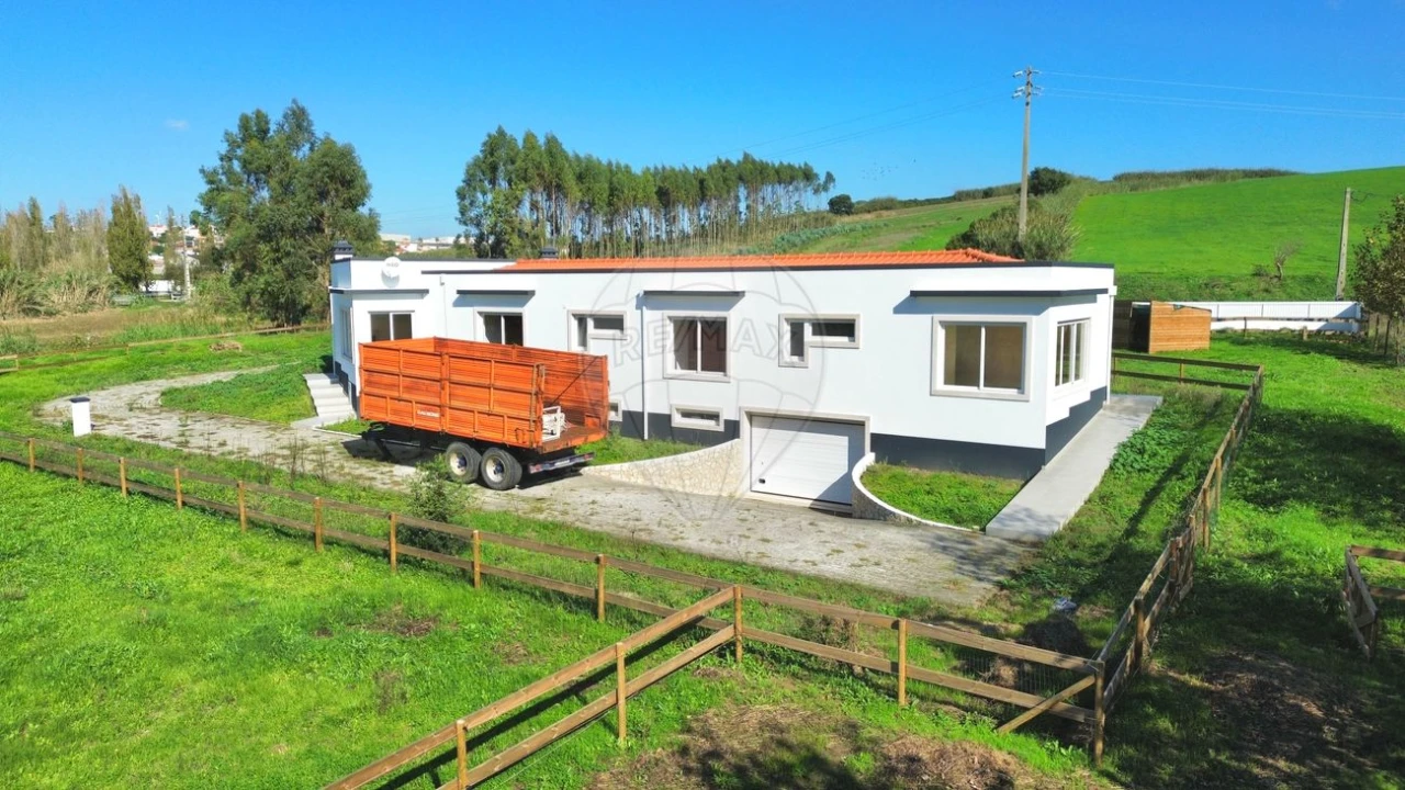 Moradia T4 para Venda em Miragaia e Marteleira Foto 31