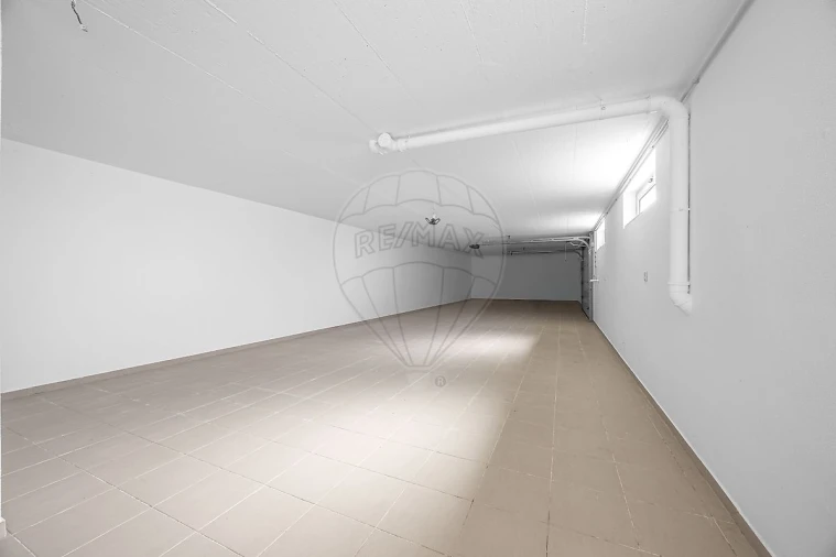 Moradia T4 para Venda em Miragaia e Marteleira Foto 26