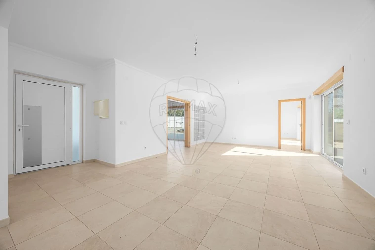 Moradia T4 para Venda em Miragaia e Marteleira Foto 11