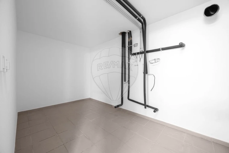 Moradia T4 para Venda em Miragaia e Marteleira Foto 27