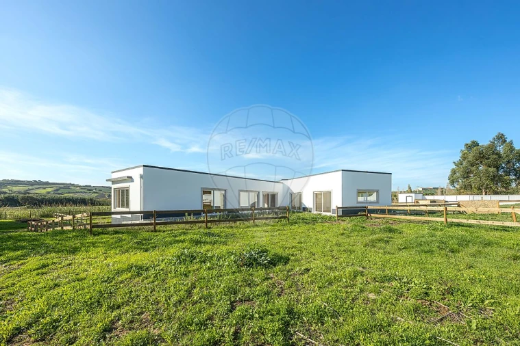 Moradia T4 para Venda em Miragaia e Marteleira Foto 8