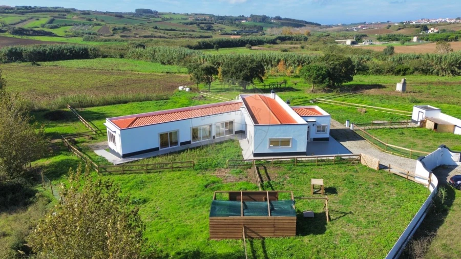 Moradia T4 para Venda em Miragaia e Marteleira Foto 3