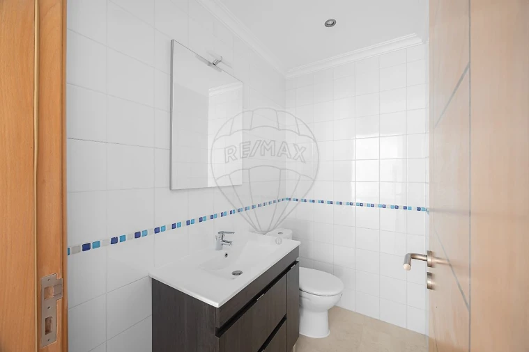 Moradia T4 para Venda em Miragaia e Marteleira Foto 24