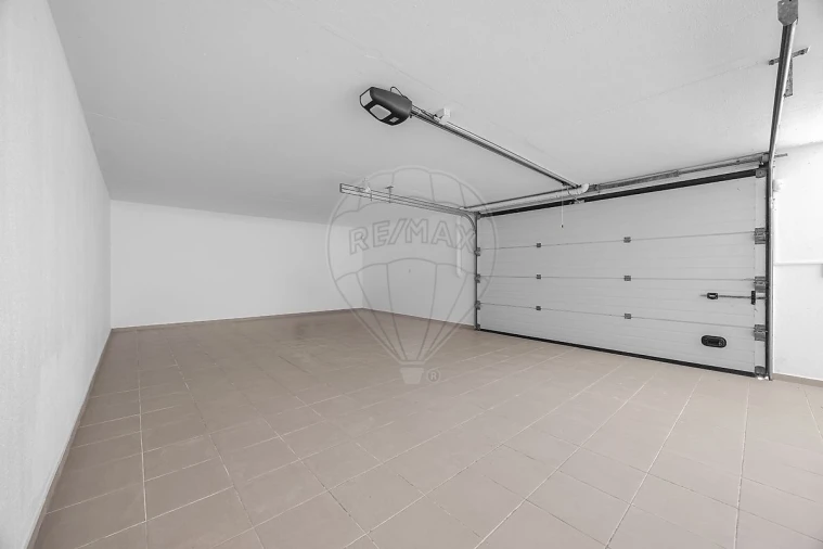 Moradia T4 para Venda em Miragaia e Marteleira Foto 25