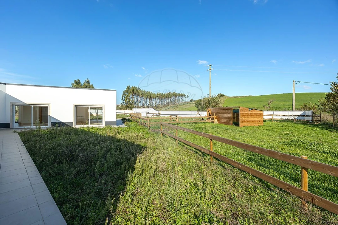 Moradia T4 para Venda em Miragaia e Marteleira Foto 29