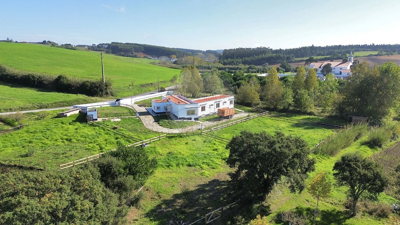 Moradia T4 para Venda em Miragaia e Marteleira Foto 6