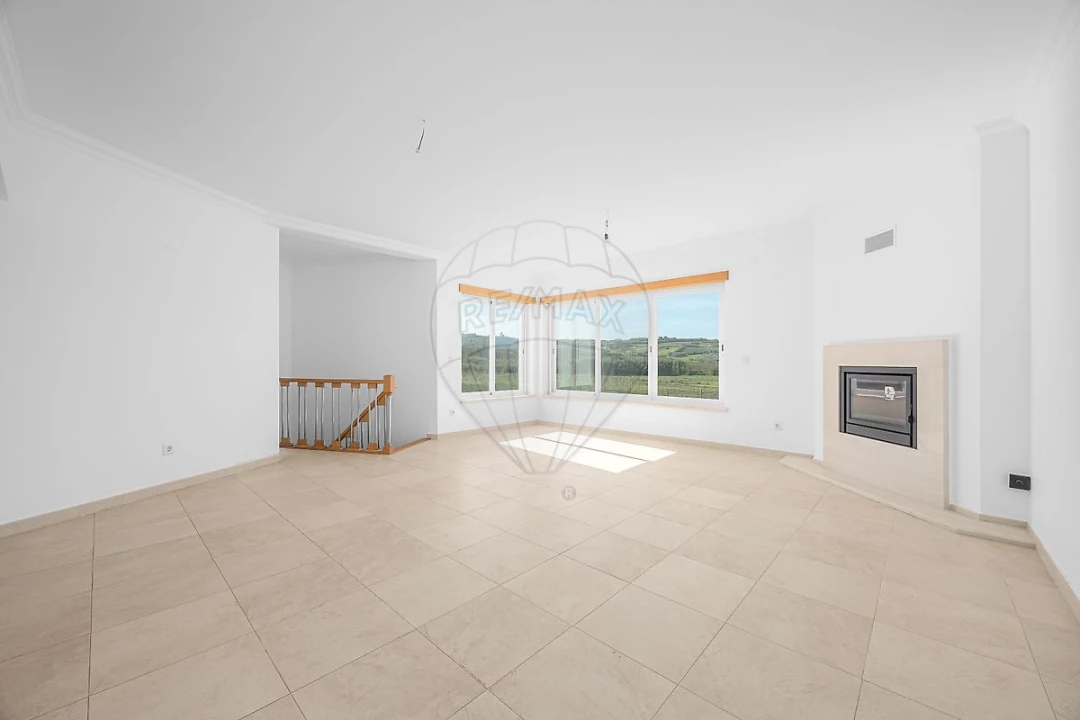 Moradia T4 para Venda em Miragaia e Marteleira Foto 10