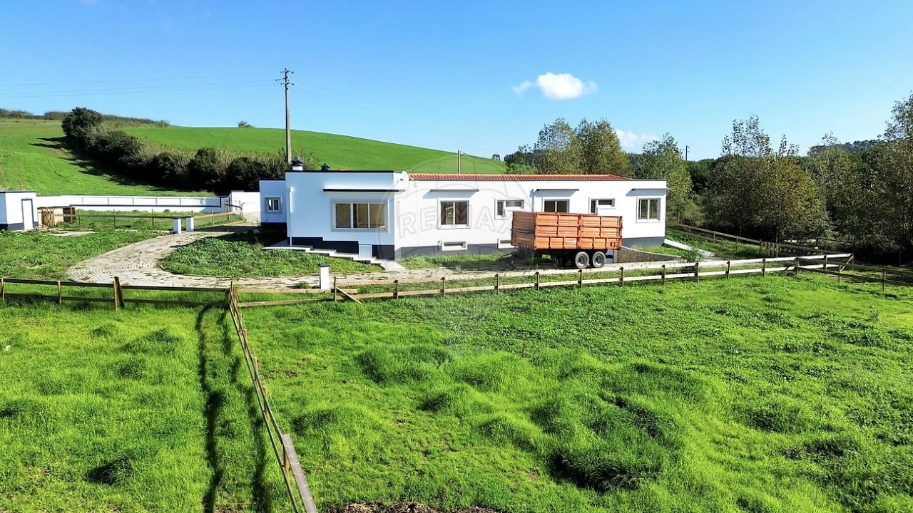 Moradia T4 para Venda em Miragaia e Marteleira Foto 7