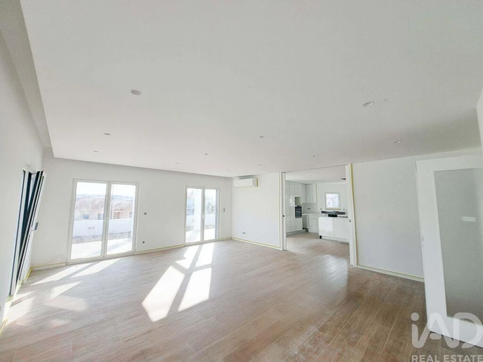 Moradia T6 para Venda em Encarnação Foto 5