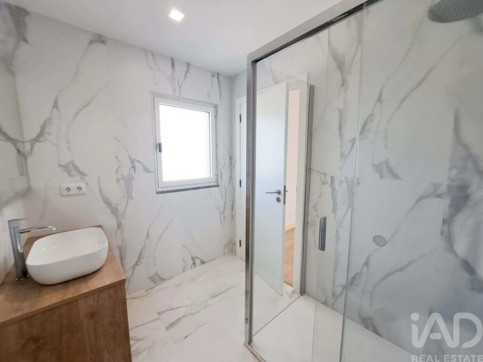 Moradia T6 para Venda em Encarnação Foto 16