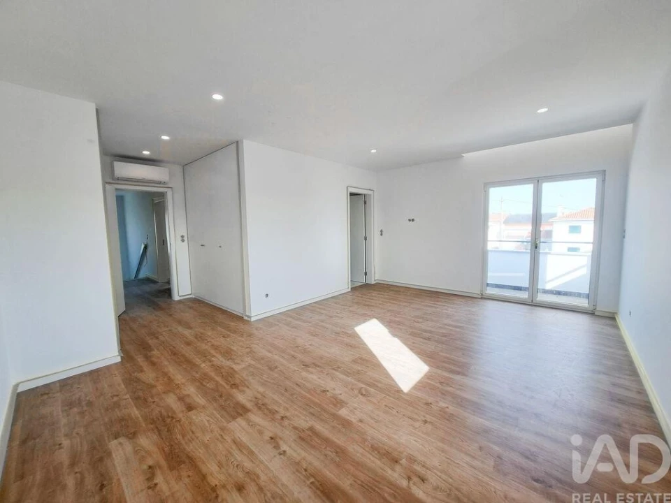 Moradia T6 para Venda em Encarnação Foto 13