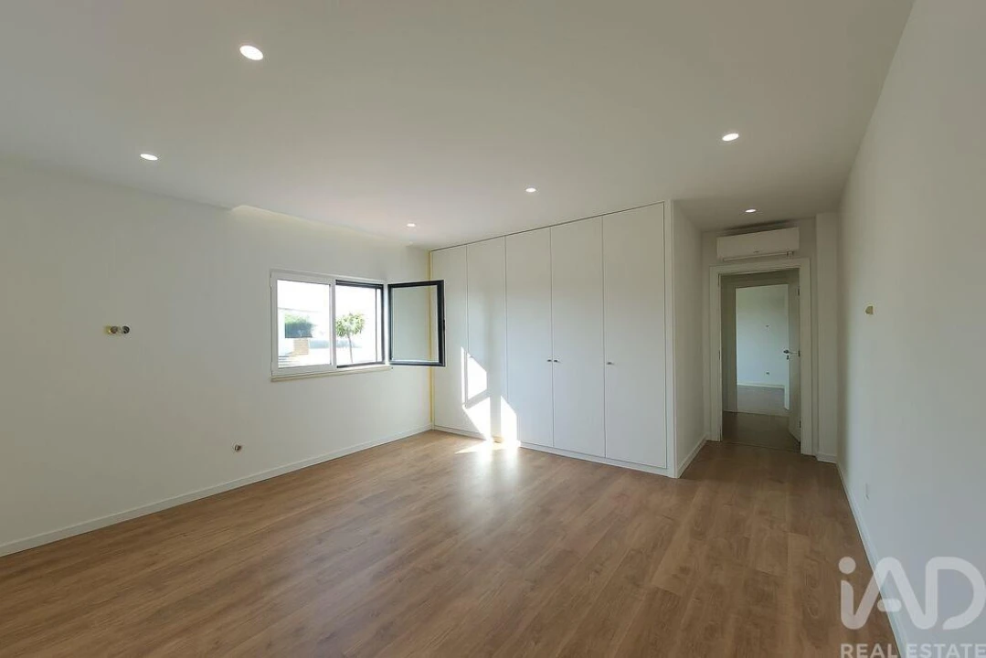 Moradia T6 para Venda em Encarnação Foto 19