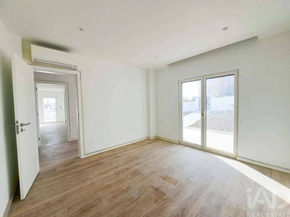 Moradia T6 para Venda em Encarnação Foto 7