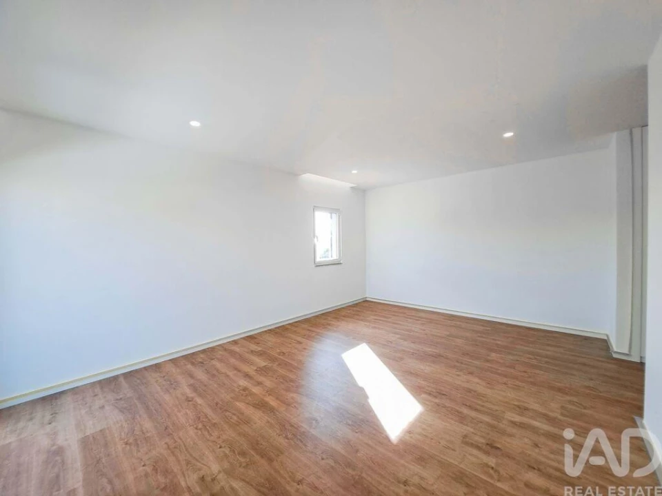 Moradia T6 para Venda em Encarnação Foto 21