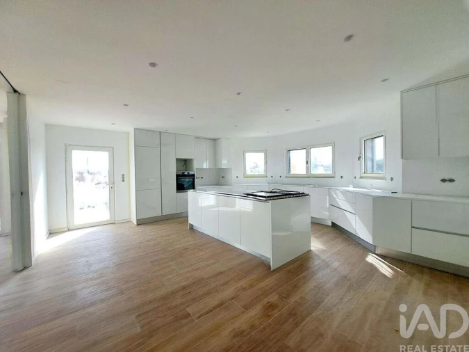 Moradia T6 para Venda em Encarnação Foto 3