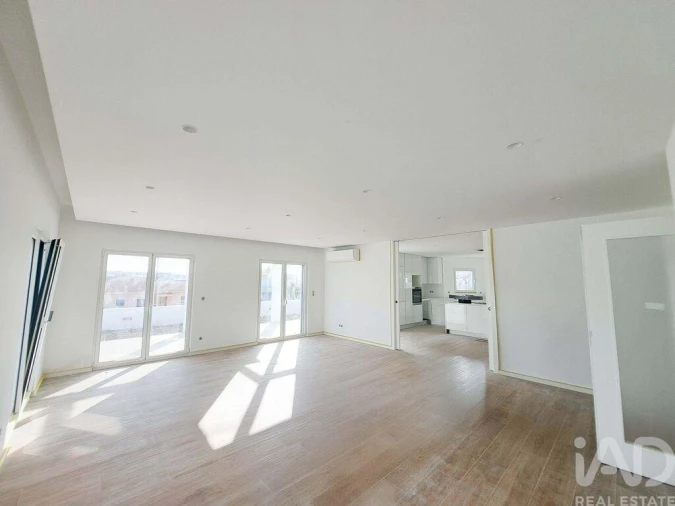 Moradia T6 para Venda em Encarnação Foto 5