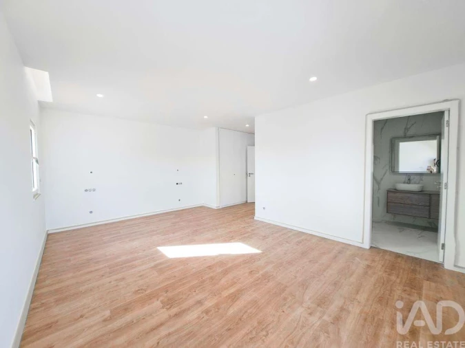 Moradia T6 para Venda em Encarnação Foto 14