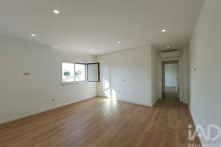 Moradia T6 para Venda em Encarnação Foto 19