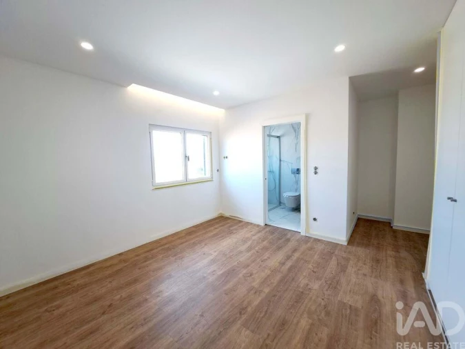 Moradia T6 para Venda em Encarnação Foto 18