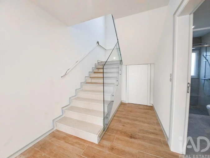 Moradia T6 para Venda em Encarnação Foto 9