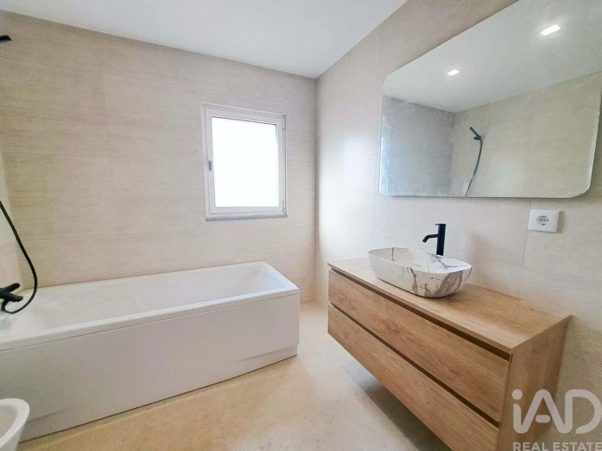 Moradia T6 para Venda em Encarnação Foto 12