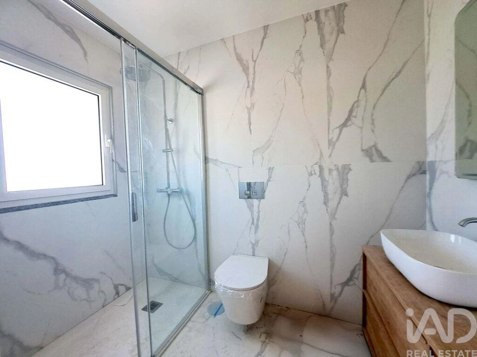 Moradia T6 para Venda em Encarnação Foto 17