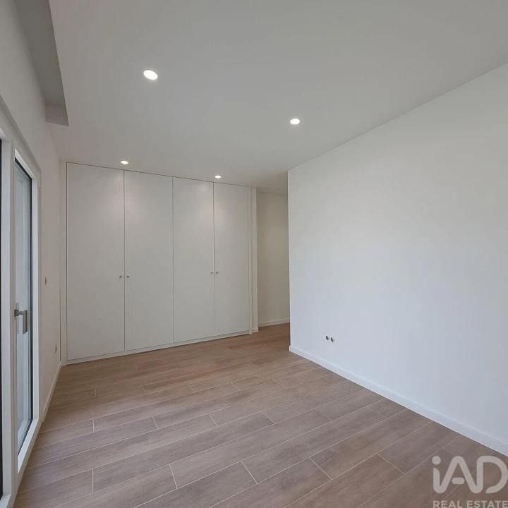 Moradia T6 para Venda em Encarnação Foto 8