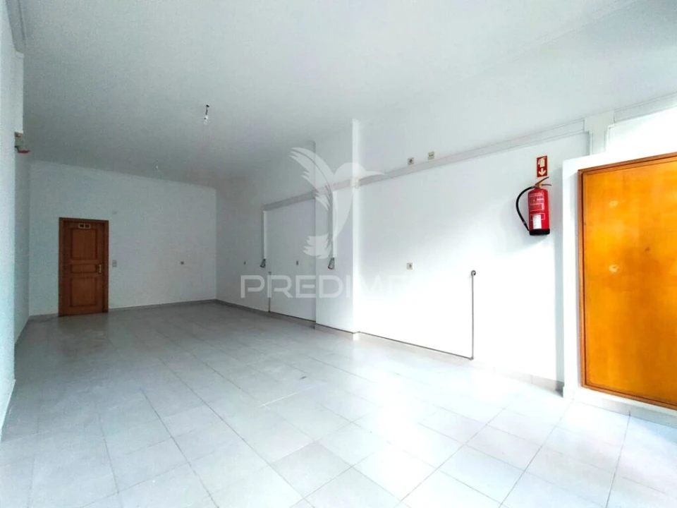 Loja para Arrendamento em Queluz e Belas Foto 11