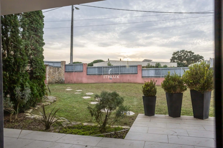 Moradia T6 para Venda em Alhos Vedros Foto 16