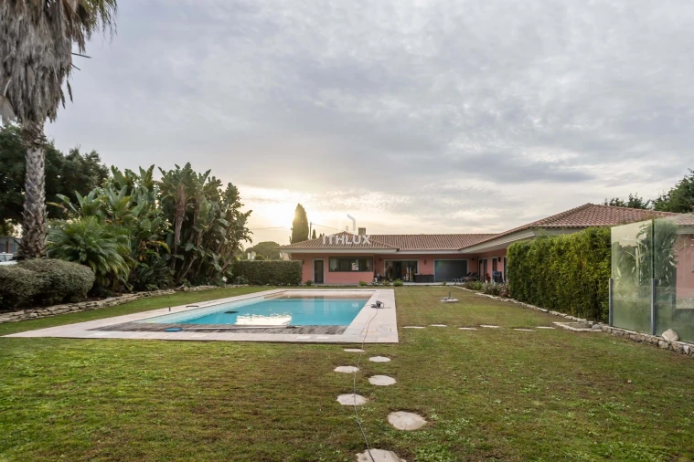 Moradia T6 para Venda em Alhos Vedros Foto 7