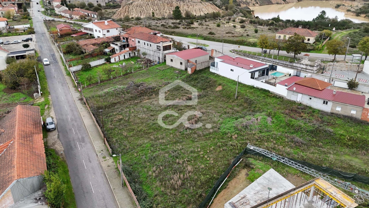 Terreno para Venda em Vilar de Nantes Foto 4