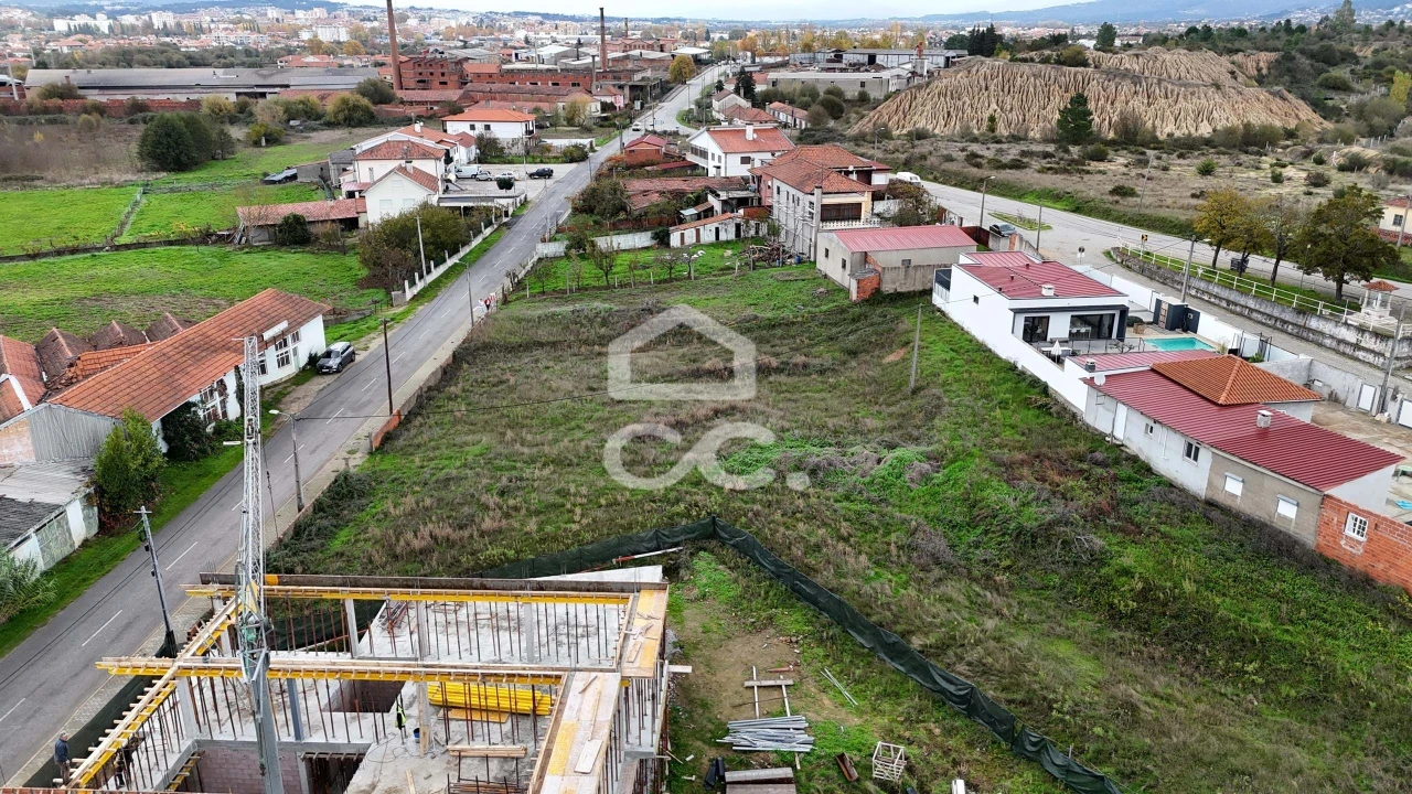 Terreno para Venda em Vilar de Nantes Foto 13