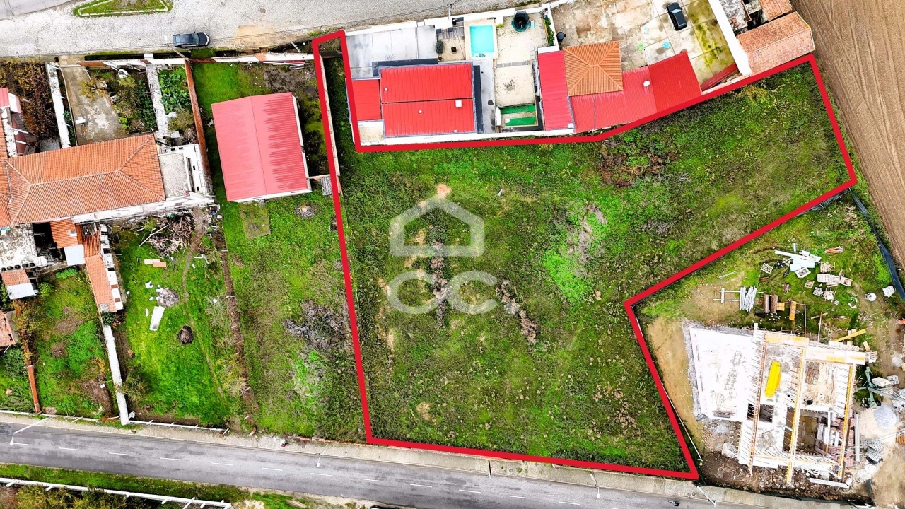 Terreno para Venda em Vilar de Nantes Foto 1