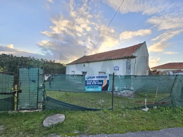 Moradia T3 para Venda em Santa Maria, São Pedro e Matacães