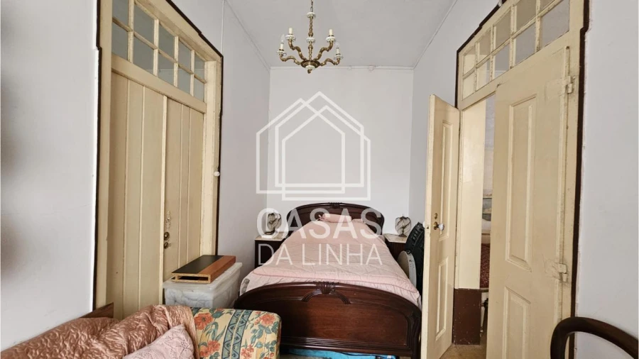 Moradia T8 para Venda em Santo Quintino Foto 8