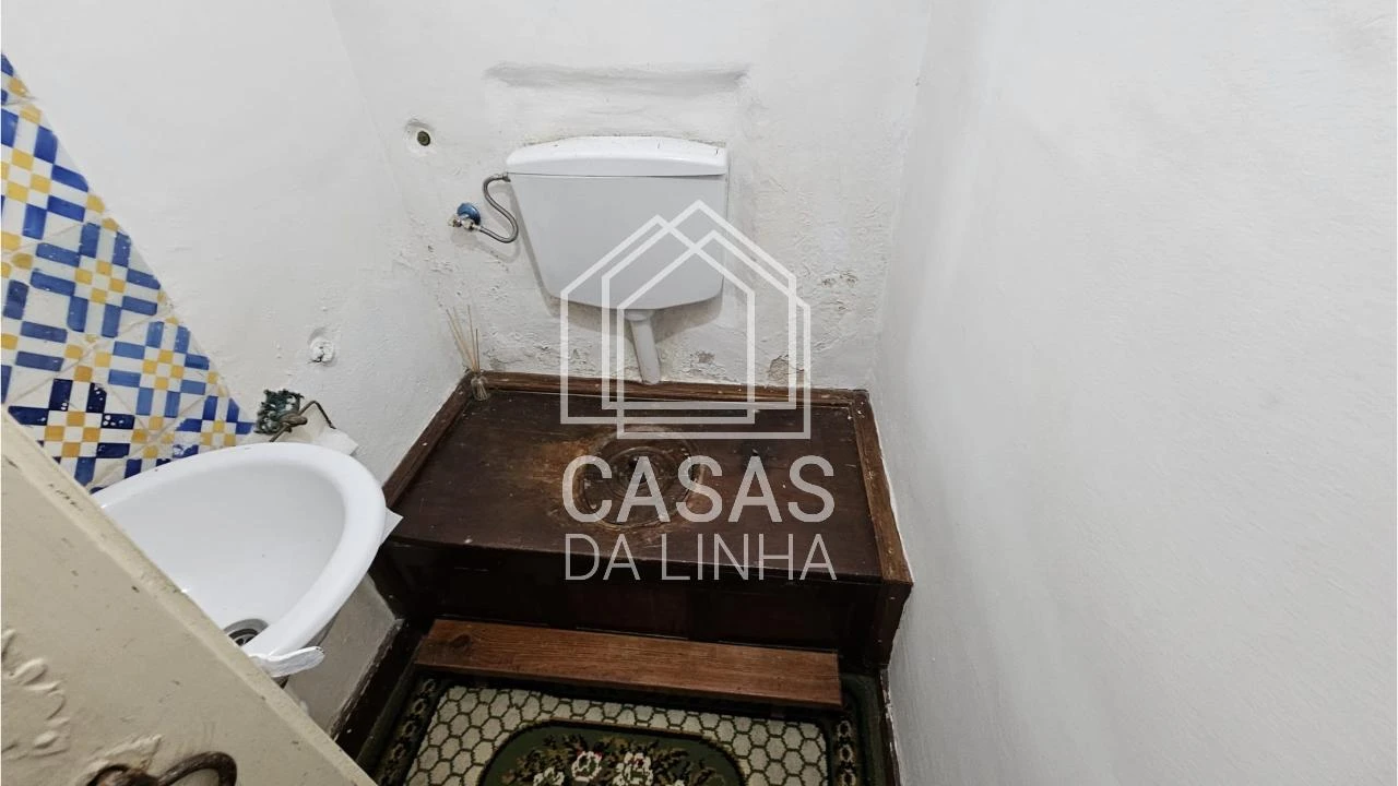 Moradia T8 para Venda em Santo Quintino Foto 16