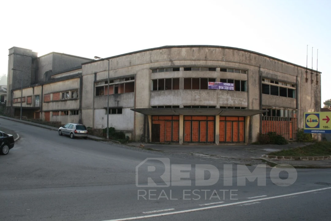 Armazém para Venda em Arrifana Foto 1